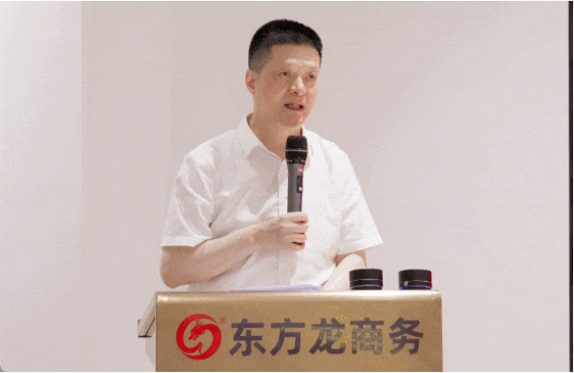 上海東方龍商務(wù)集團舉行上半年工作總結(jié)表彰暨“沖刺三季度”競賽動員大會